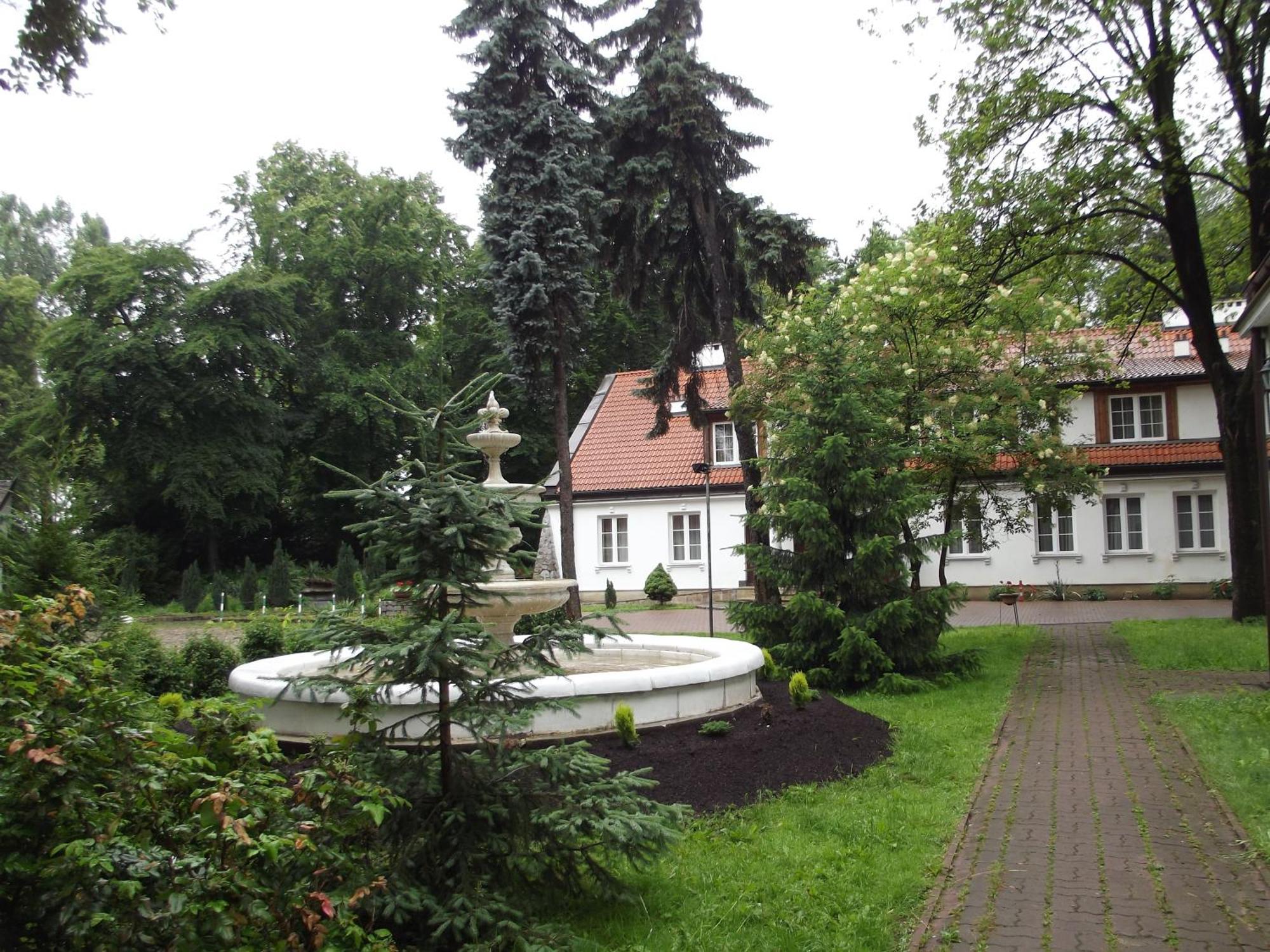 Dedek Park - Historyczny Dworek W Pieknym Parku Skaryszewskim Obok Stadionu Narodowego 华沙 外观 照片