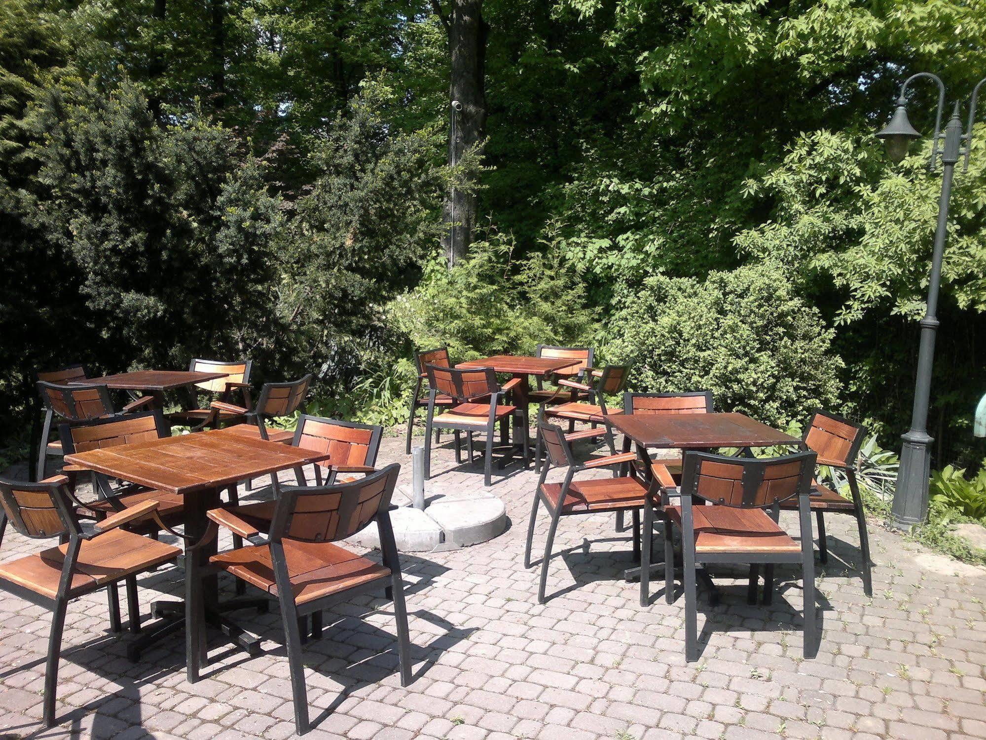 Dedek Park - Historyczny Dworek W Pieknym Parku Skaryszewskim Obok Stadionu Narodowego 华沙 外观 照片