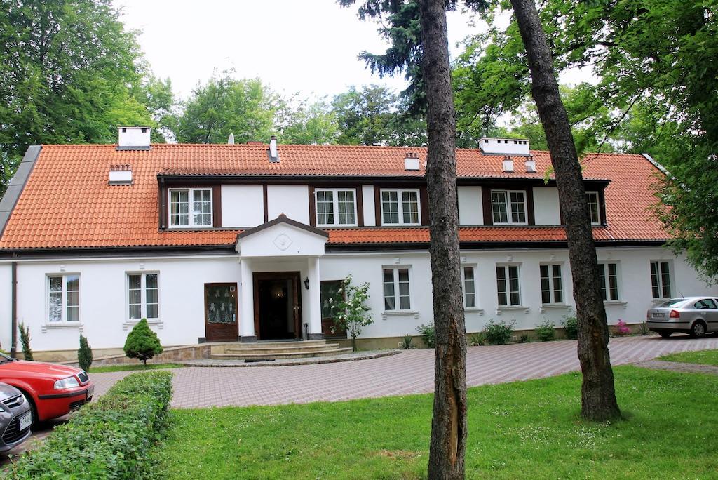 Dedek Park - Historyczny Dworek W Pieknym Parku Skaryszewskim Obok Stadionu Narodowego 华沙 外观 照片