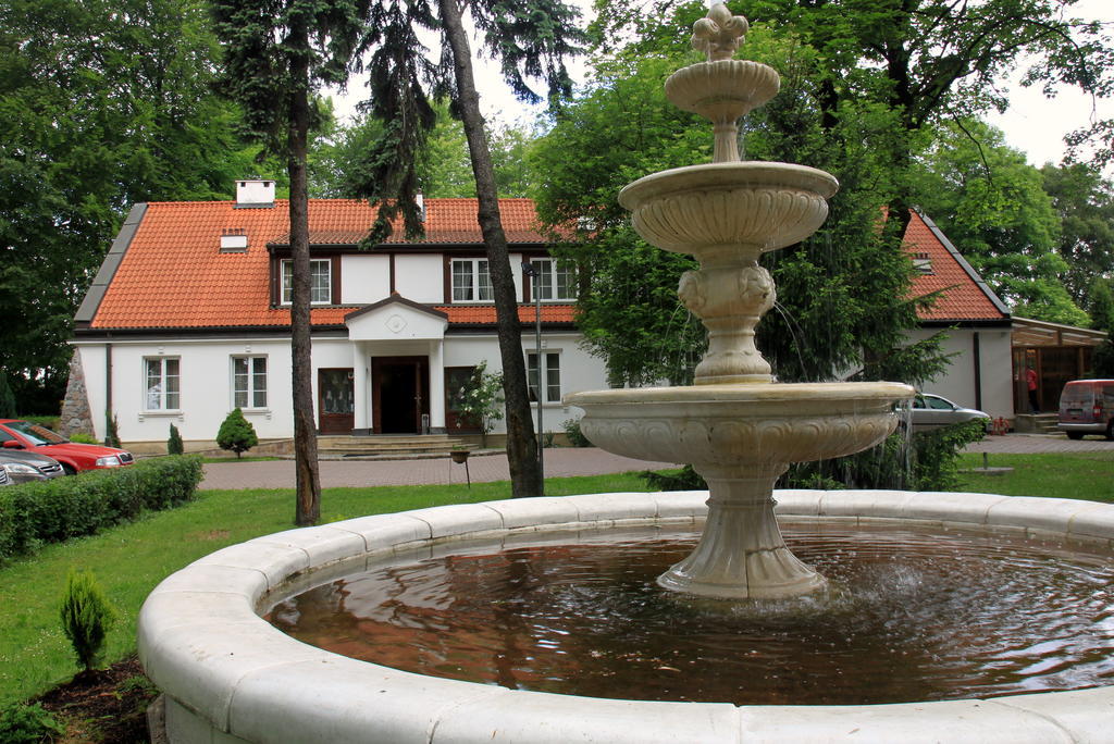 Dedek Park - Historyczny Dworek W Pieknym Parku Skaryszewskim Obok Stadionu Narodowego 华沙 外观 照片