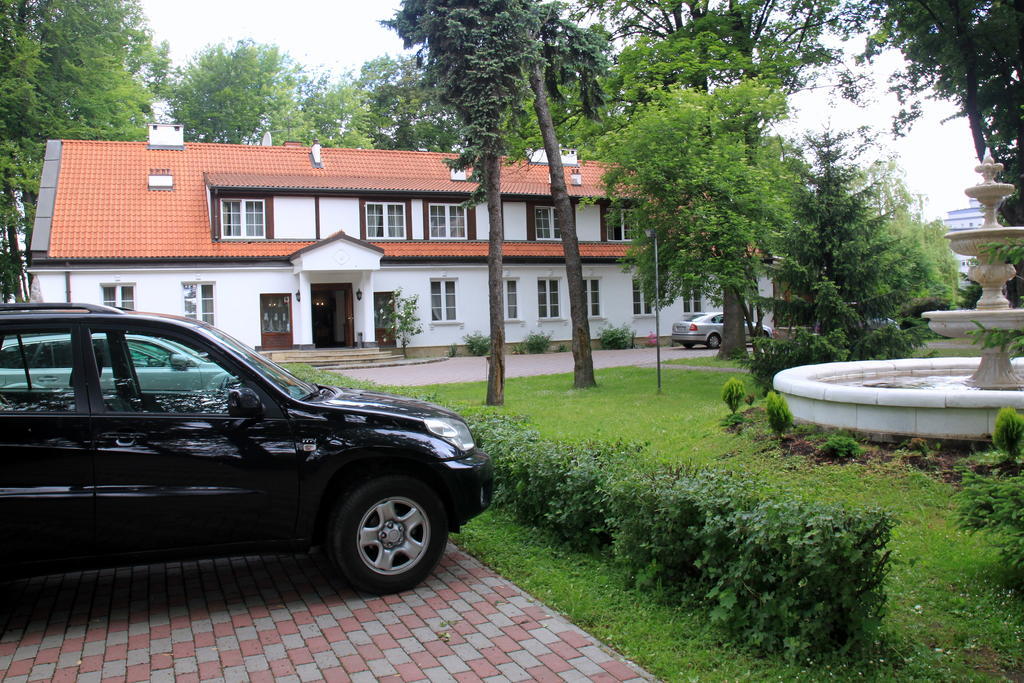 Dedek Park - Historyczny Dworek W Pieknym Parku Skaryszewskim Obok Stadionu Narodowego 华沙 外观 照片